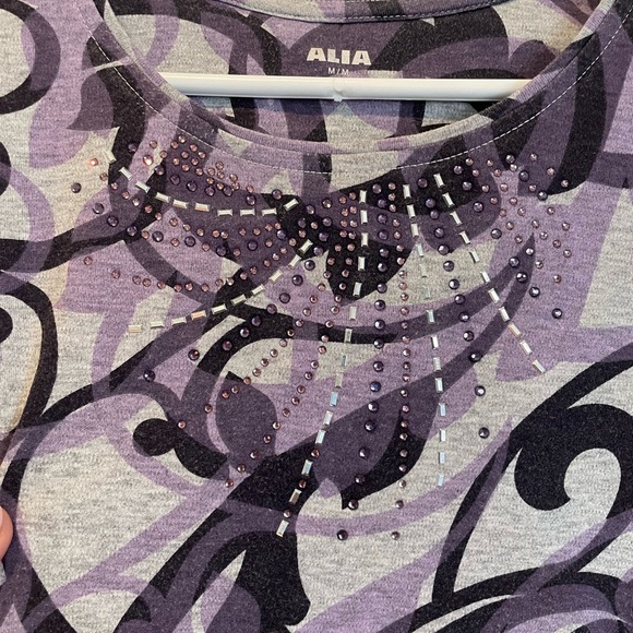 Patterned top with gems - Picture 3 of 5